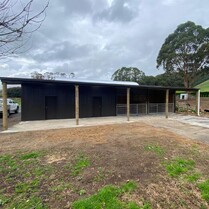 outside horse box with tack room