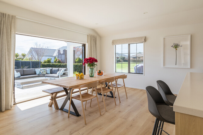 AFTER: A modern dining space that's warm and inviting with natural colours that tie in beautifully with the oak-look laminate floor.