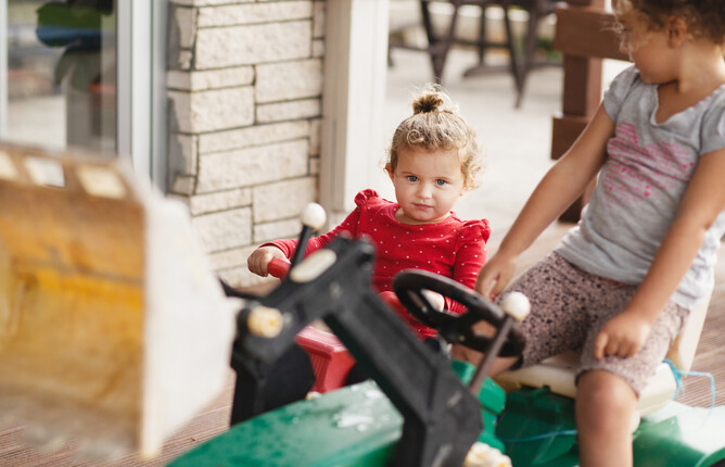Brooke with older sister Hanna