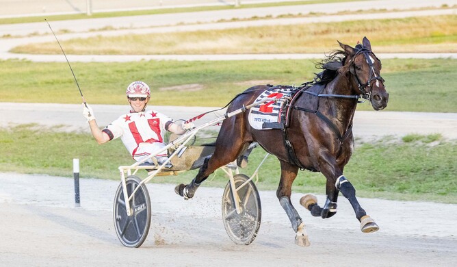 Chris Svanosio and Arcee Phoenix are in the TAB Trot.  - Photo: Stuart McCormick