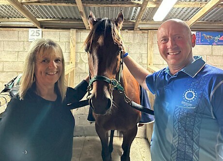 Sweepstake winner Wayne Keoghan and his wife Fiona giving Copy That some encouragement before last year's race.