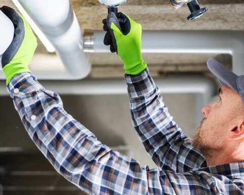 Plumber in Levin.