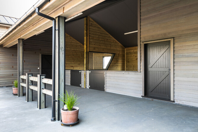 Cedar horse stables by Harrison Lane