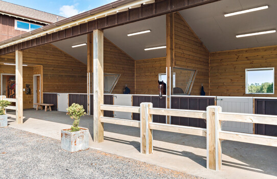 Highgrove 3 bay stable by Harrison Lane