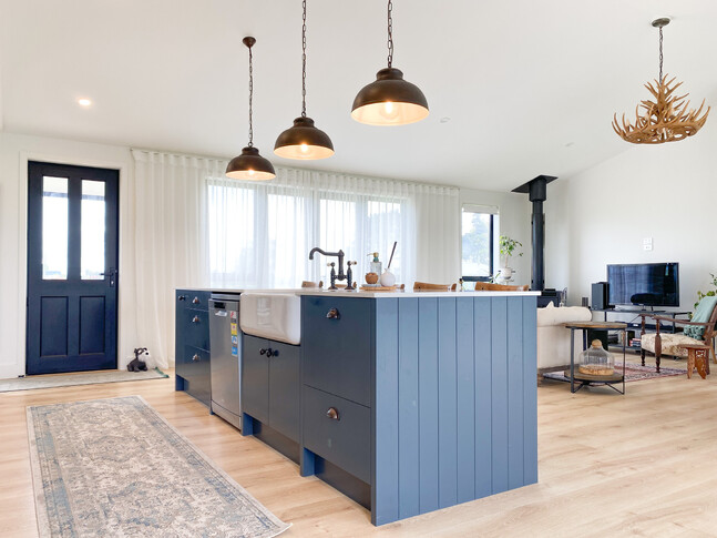Kitchen island with butlerr sink