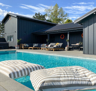 Barn with living quarters in Ramarama