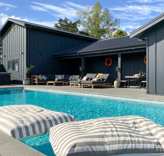 Barn with living quarters in Ramarama