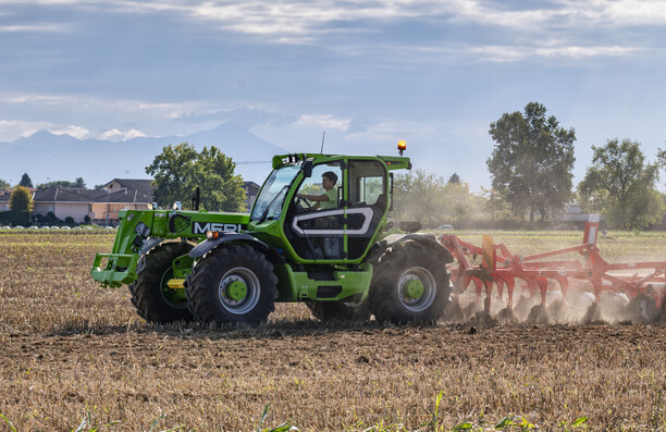 Telescopic Tractors (Multifarmer) - Telehandler power meets tractor versatility.