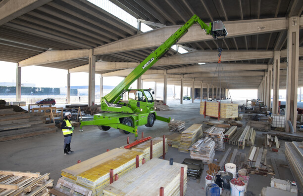 Rotating Telehandlers (ROTO) - 360° ﬂexibility for complex lifts and multi-storey builds.