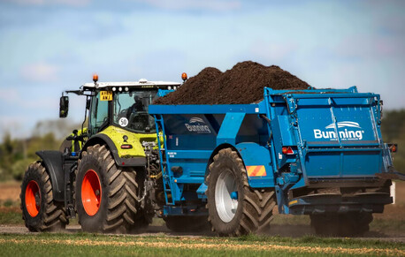 Bunning  - Rear discharge muck spreaders.