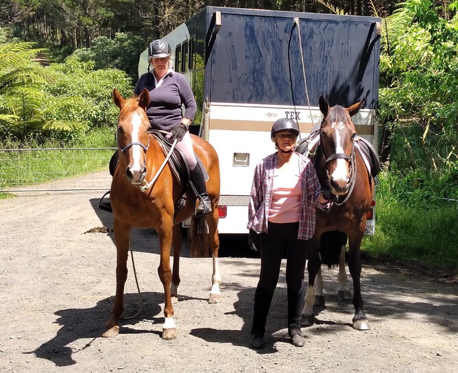 Jan and 23 y/o BMW Rewa heading out for a forest ride with Gaynor and 20 y/o Manorborn