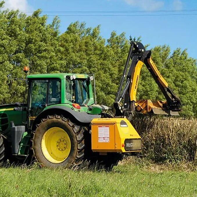 hedge mulching in the Cambridge, New Zealand