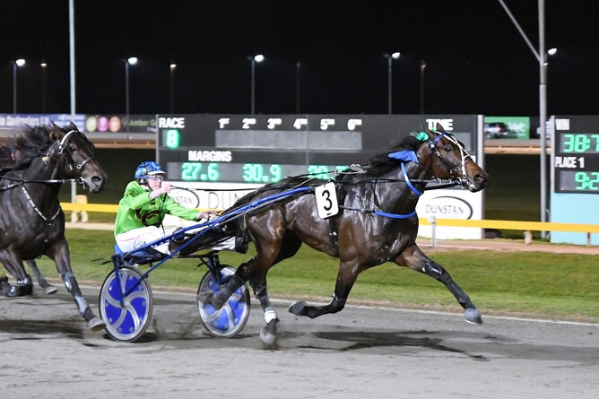 Muscle Mountain winning the Gr.2 Group 1 Turf Bar Trotters Flying Mile (1609m) - Photo: Chanelle Lawson