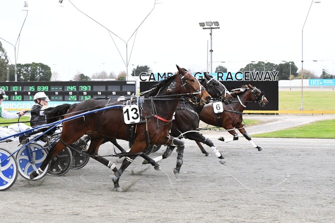 Rocknroll Mama (closest to camera) finishing third in the Gr.1 Woodlands Stud 4YO Diamond (1609m)  - Photo: Chanelle Lawson
