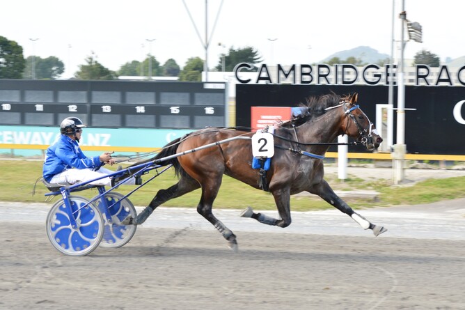 Oscar Bonavena heads to the finish line with his ears pricked to win the Gr.2 Group 1 Turf Bar Trotters Flying Mile (1609m) - Photo: Chanelle Lawson