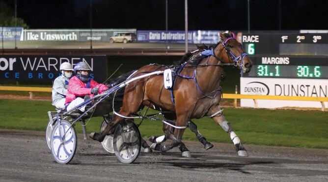 Alicia Harrison takes out Thursday's feature race with Rough And Ready. - Photo: Angelique Bridson