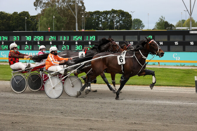 Del Shannon puts in a winning run at the Cambridge Raceway. - Photo: Angelique Bridson