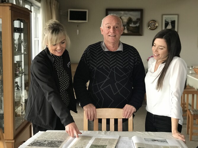 Ollie Haines (center) showing Cambridge Raceway’s Shannon Bint-Popplewell (left) and Robyn Clapperton (right) his Just an Excuse scrapbooks.