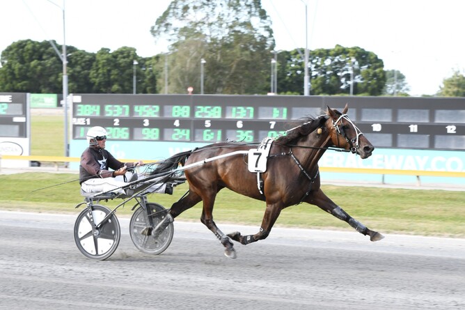 Bolt For Brilliance dominating the Gr.3 Les Harrison Transport Cambridge Flying Stakes (2200m) - Photo: Chanelle Lawson