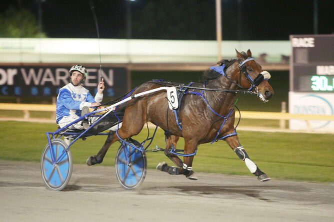 Liberal Arden cruises to victory at Cambridge Raceway - Photo: Trish Dunell