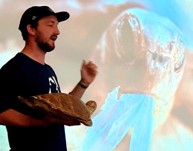 Image of Sustainable Coastlines plastic pollution education programme. Case study of project funded by the Jenkins Foundation. New Zealand.