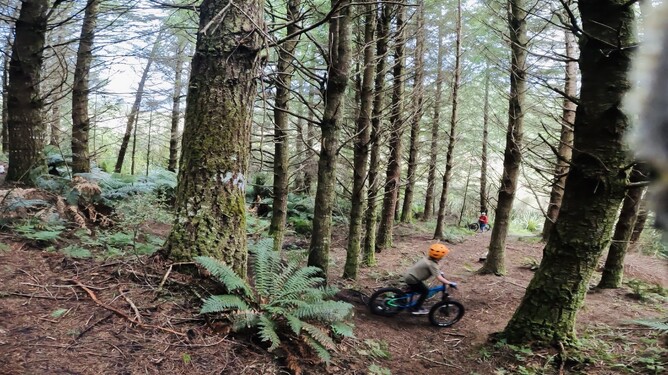 Felix showing us the line riding down Rakehead before we reach the top of Ye Old Mill Road