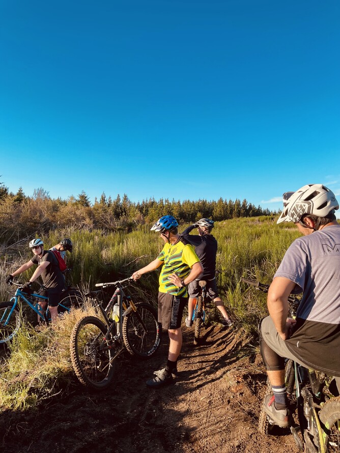 WNR crew hanging out before dropping into Loose Chain