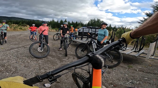 Wednesday Night Ride crew getting ready to head out onto the trails.