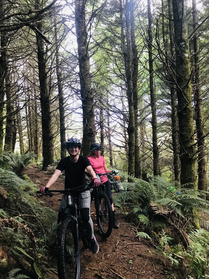 Sam and Gemma hanging out before starting the climb up the switchbacks on Rakehead