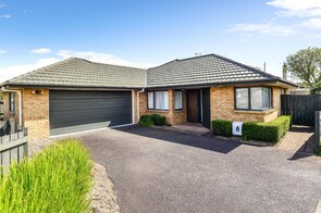 SOLD - 61 Vardon Rd, St Andrews$749,000