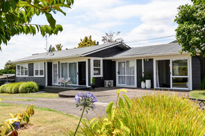 SOLD - 3 Acacia Cres, Glenview$730,000