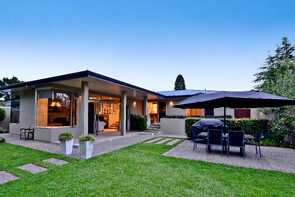 SOLD - 13 Eton Dr, Hillcrest$850,000