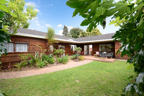 SOLD - 6 Silva Cres, Hillcrest$735,000