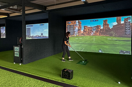 GOLF SIMULATOR