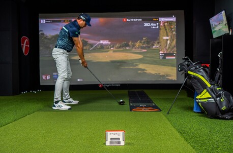 GOLF SIMULATOR