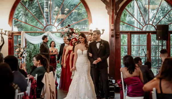 Aafreen Vaz&rsquo;s Indian Wedding Reception at Settlers Country Manor