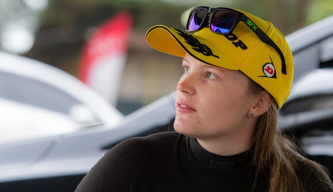A big thanks to Amy (Hudson) for her help during the year. Photo Mitsuru Kotake