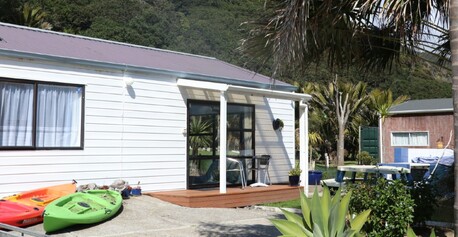 THE BACH - REAR ONE ROOM APARTMENT