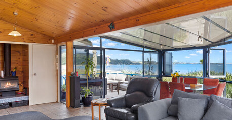 SEASCAPE - UPSTAIRS APARTMENT