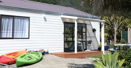 THE BACH - REAR ONE ROOM APARTMENT