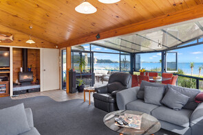 SEASCAPE - UPSTAIRS APARTMENT