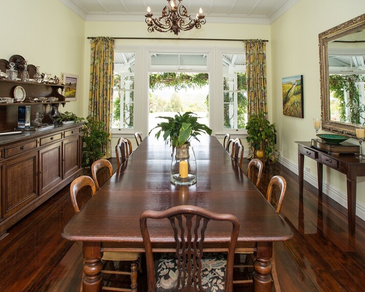 Full kitchen and dining facilities