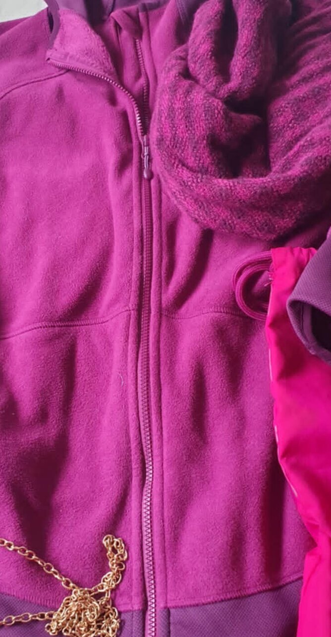 Autumn PINK! Found this MacPac jacket on the weekend, definitely our Copper Rose, goes with gold, but with a 'pinkier' version of it too. Then found the matching scarf in another Op Shop and a pink bag in another. Definitely pink week for me!