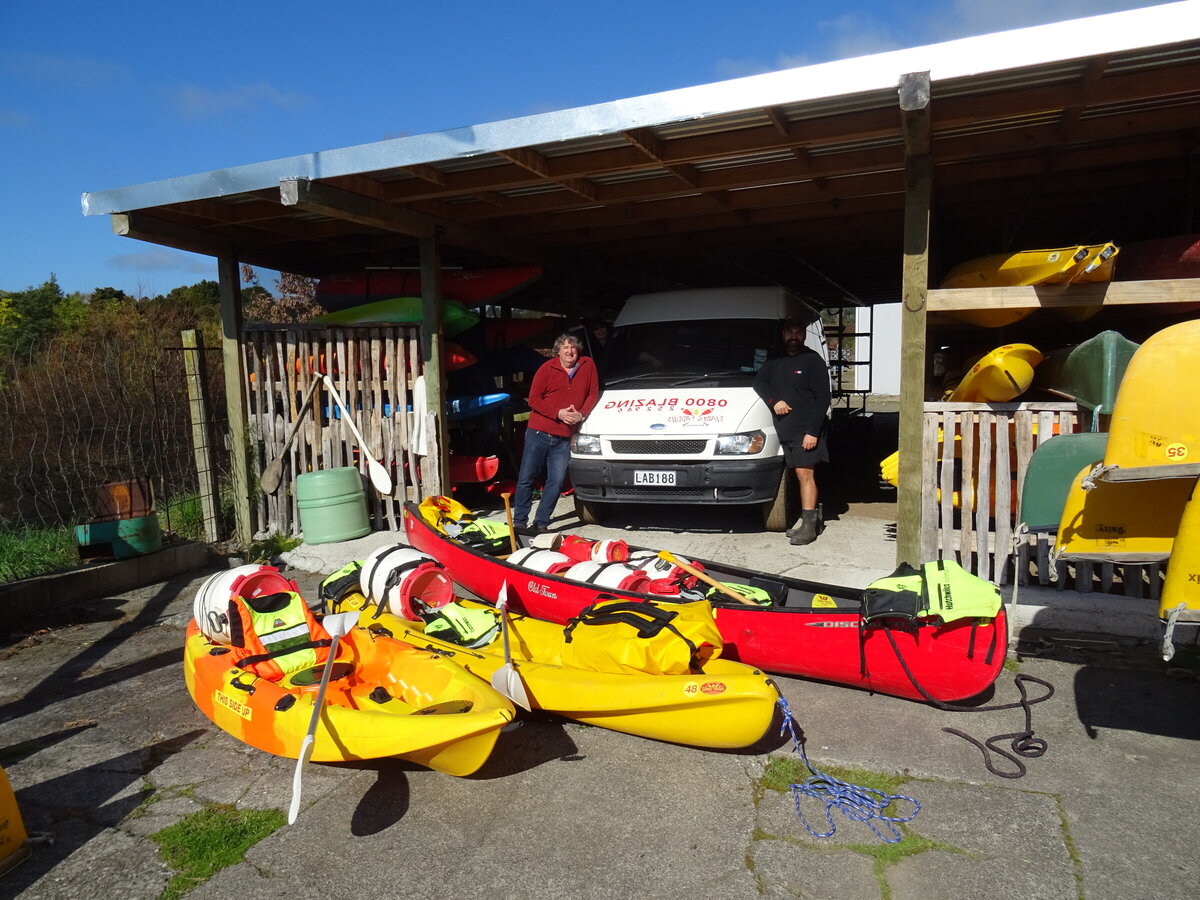 Blazing Paddles Canoe Whanganui River Journey, Canoe / Kayak Hire