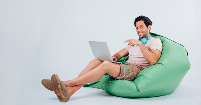 customer reading ai-optimised blog