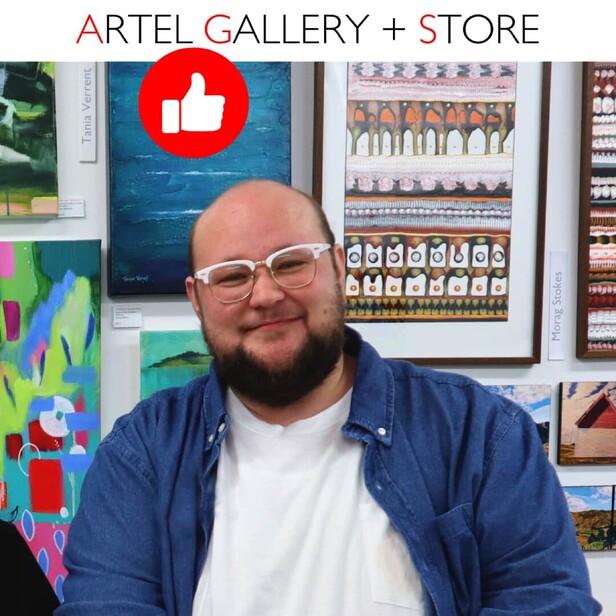 photo of robin luigi, kapiti artist and worker at artel gallery. 