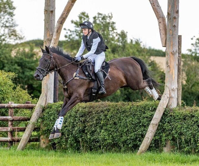 Image 3: SMART Elite Jump saddle in action.