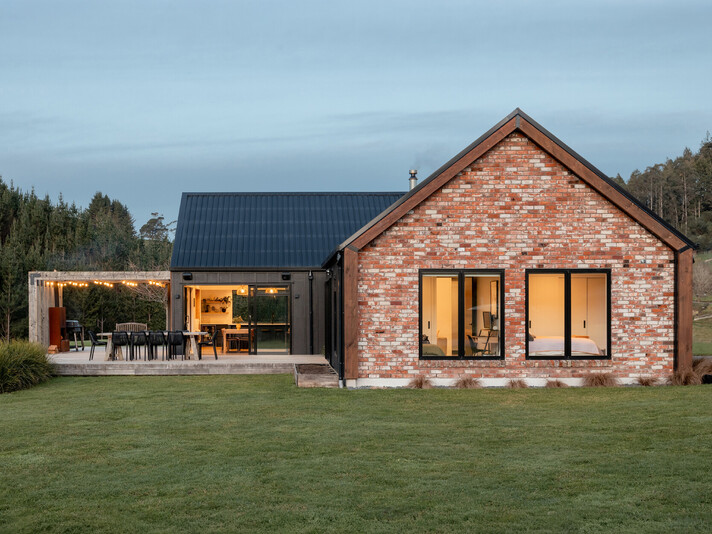 The project cover image shows a new single-story home built with brick and board-and-batten in Minden, Tauranga. This new build shows a high level of workmanship completed by Straight Up Builders Tauranga.