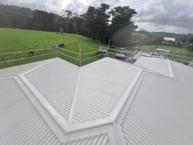 new stell roof by Flood Roofing Kerikeri