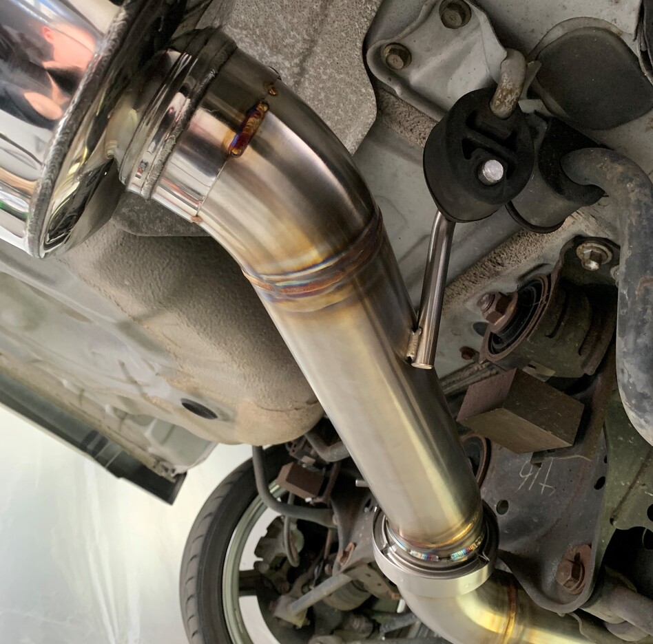 Stitch welds shown with the exhaust rod in the exhaust hanger